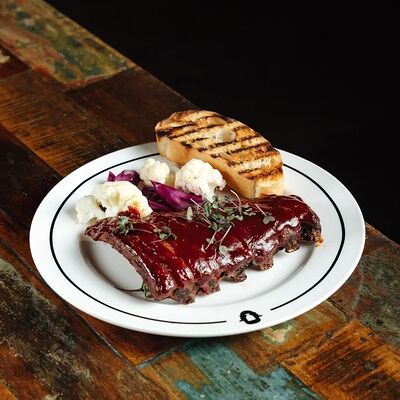 Свиные рёбра с соусом BBQ в Ватерлоо по цене 1070 ₽