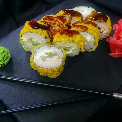 Горячий ролл Угорь в Sushiko по цене 939 ₽