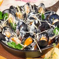 Мидии Гурмэ в соусе Том Ям в Луиджи & Тосё