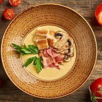 Сырный суп с грибами и беконом в Luna lounge