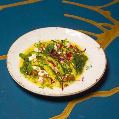 Закуска с авокадо в Dolce Vita по цене 490 ₽