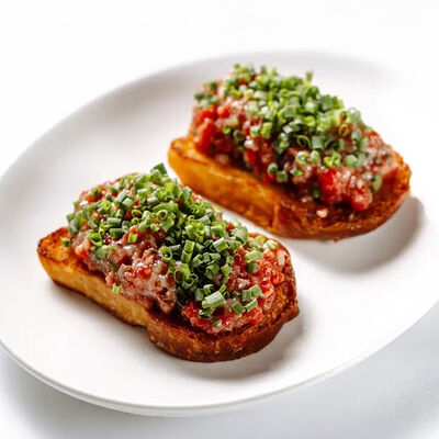 Тартар из вагю а5 в Dodici Grill по цене 2500 ₽