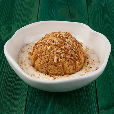 Булочка Шу с фундучным кремом и солёной карамелью в Solar Bistro по цене 390 ₽