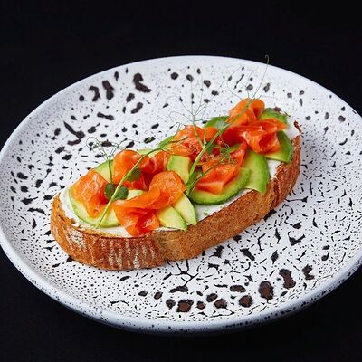 Брускетта с лососем и авокадо в Кабуки по цене 640