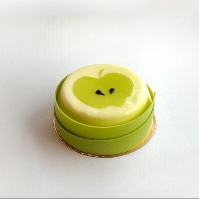 Пирожное яблоко в De Paris БИСТРО по цене 530 ₽