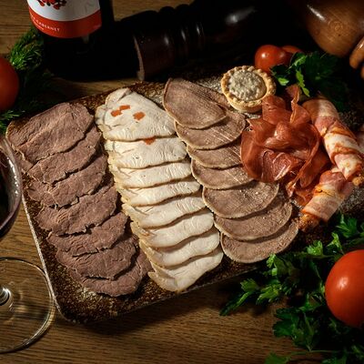 Мясное ассорти в Семейное кафе по цене 650 ₽