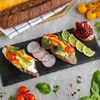 Брускетта с соусом цезарь и тартаром из овощей гриль в Topfoodcafe по цене 234