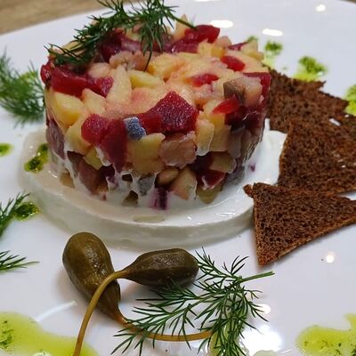 Салат Сельдь под шубой фирменный в Лавр по цене 209 ₽