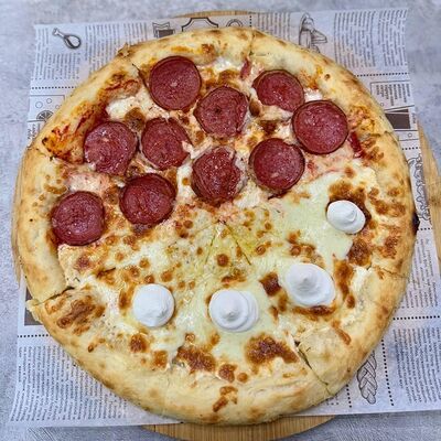 Половинка Пепперони - Четыре Сыра в Бистро 24 на Шамиля по цене 396 ₽