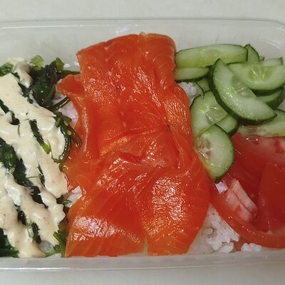 Поке с лососем в SUSHIROLLS по цене 490 ₽