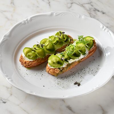 Эклер с судаком и маринованными кабачкамив 12 kitchen & wine по цене 650 ₽