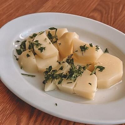 Картофель отварной, подаётся с маслом и зеленью в Соль & Перец по цене 137 ₽