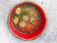 Суп с зелёным горошком и фрикадельками в Mojo