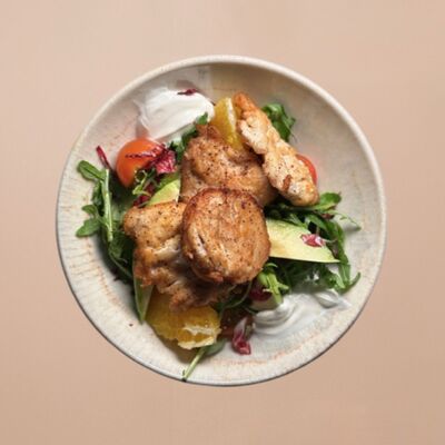 Салат с курицей Тандури в Романовская пекарня по цене 700 ₽