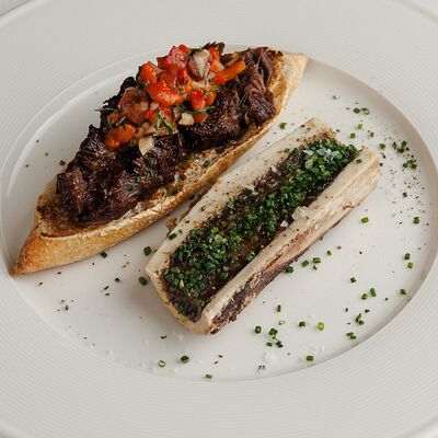 Костный мозг, багет в L Atelier Petrovka по цене 1740 ₽