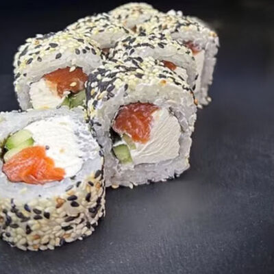 Филадельфия с лососем в кунжутев Breaking time по цене 650 ₽