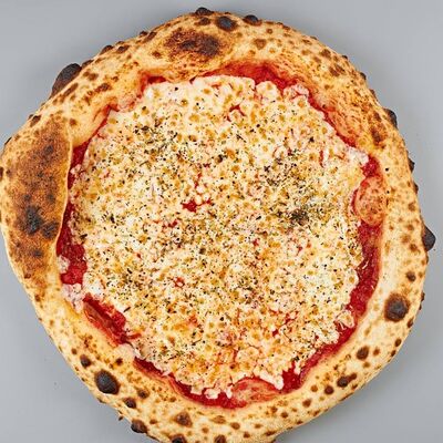 Пицца Маргарита Классика в Кафе Итальянцы по цене 390 ₽