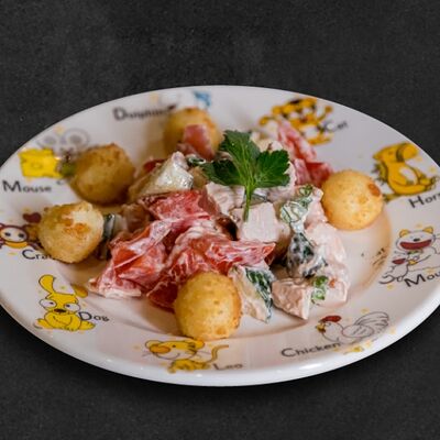 Салат Смешарики в Брынза по цене 390 ₽