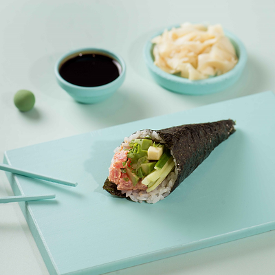 Темаки с тунцом в Rollwell по цене 300 ₽