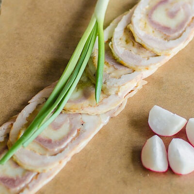 Куриный рулет в Пряности & Радости на Васильевском по цене 390