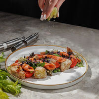 Салат с лососем и баклажаном фри в Feromon