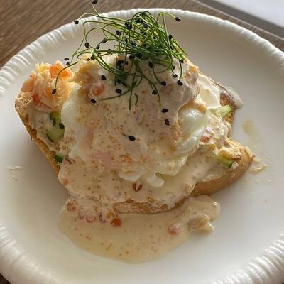 Брускетта с камчатским крабом и яйцом пашот в Акватория по цене 615 ₽