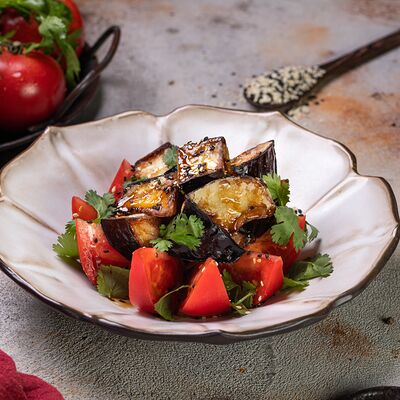 Салат с хрустящими баклажанами в Башня по цене 790 ₽