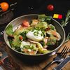 Салат с копчёной индейкой и яйцом пашот в Лёвен по цене 710