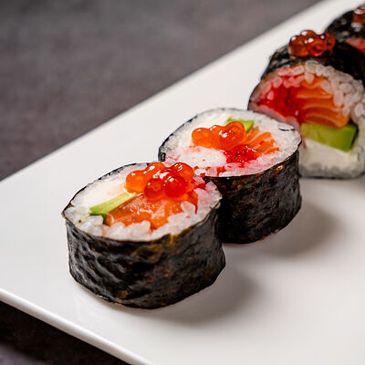 Ролл Лосось и креветка в Soluxe Club по цене 1700 ₽