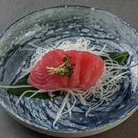 Сашими тунец в Осьминог на Чапаева 58