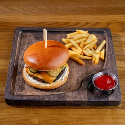 Чизбургер в Хосперкафе бульвар по цене 1050 ₽