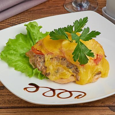 Мясо по-французски в Офицерское по цене 660 ₽