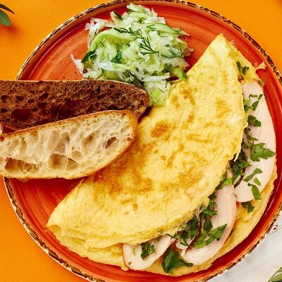 Омлет с куриной грудкой и зеленью в Поль Бейкери по цене 435 ₽