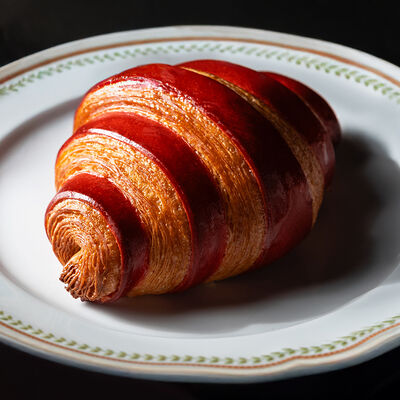 Круассан Роза-малина-личи в La Maison гастробутик по цене 360 ₽