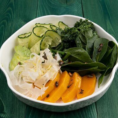 Боул с авокадо, кейл, огурец, тыква в Solar Bistro по цене 420 ₽