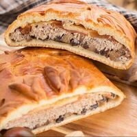 Половина пирога с курицей и грибами в Пекарня 365