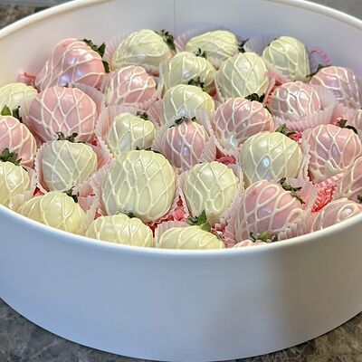 Клубника в шоколаде Шайба ee в Allowberry по цене 10000 ₽