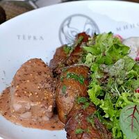 Бедро индейки с мятым картофелем и овощами в ТЁРКА