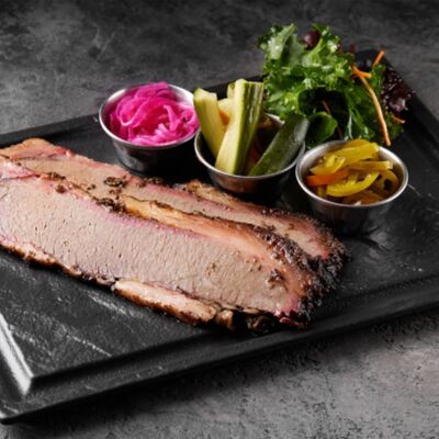 Техасский брискет с сетом гарниров в ресторан 