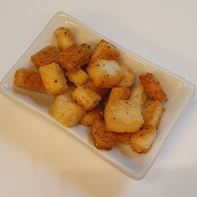 Чесночные гренки Цезарь из тостового хлеба в Рент кафе по цене 50 ₽