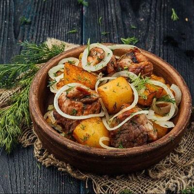 Оджахури из свинины и картофелем в Баклажан по цене 880 ₽