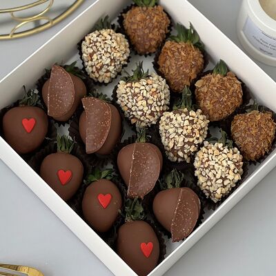 Клубника в шоколаде №32 в Lovely Berry по цене 3890 ₽