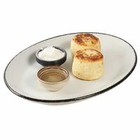 Сырники с медом и сметаной в DeliMarche