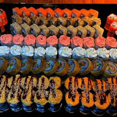 Сет 100 и пицца Маргаритав Sushi n Roll по цене 15890 ₸