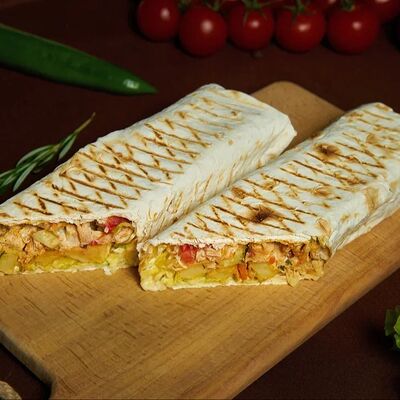 Шаурма с курицей в лаваше остраяв Это вкусно по цене 449 ₽