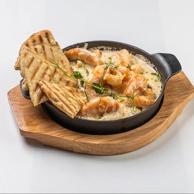 Креветки в копченом сливочном соусев Миндаль по цене 1320 ₽