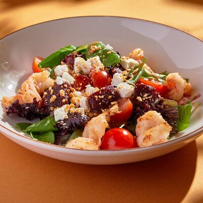 Салат с жареными креветками в BBQ beer restaurant по цене 900 ₽