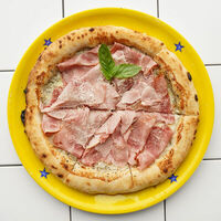 Пицца с ветчиной и трюфельным кремом в R14