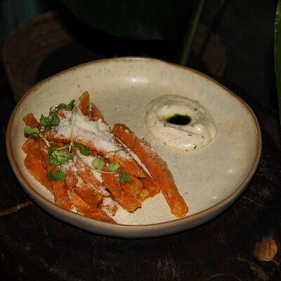 Батат фри, трюфельный айоли, пармезанв Offshore по цене 450 ₽