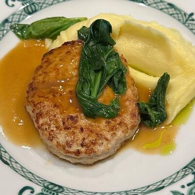 Котлета из цыпленка с картофельным пюре в Salva dor bistro по цене 570 ₽